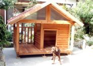 デッキと犬小屋が一体になったコンパクトでお洒落な犬小屋です。